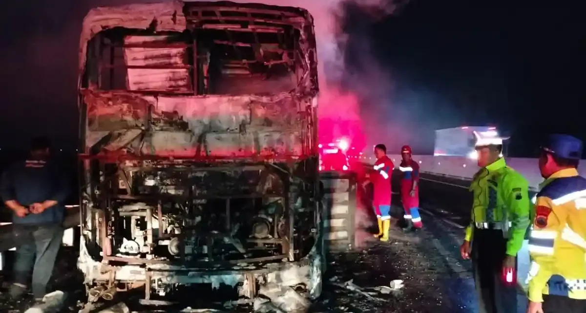 Bus Tujuan Madura Hangus di Tol Pemalang